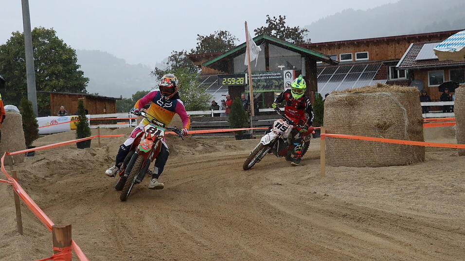 Am Samstag wurde die sechste Auflage des Schwarzacher Mofa-Cross-Rennens ausgetragen. Am Samstag wurde die sechste Auflage des Schwarzacher Mofa-Cross-Rennens ausgetragen.