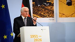 Steinmeier sprach bei der Jubiläumsveranstaltung zu 75 Jahren Wiedergründung des Auswärtigen Amts Steinmeier sprach bei der Jubiläumsveranstaltung zu 75 Jahren Wiedergründung des Auswärtigen Amts