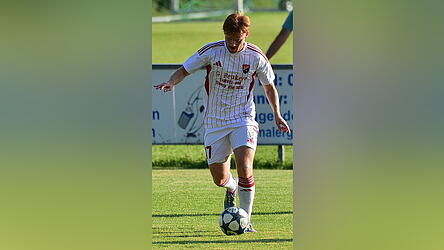 Der Einsatz von Außenverteidiger Philipp Macht im Heimspiel gegen den SC Luhe-Wildenau ist fraglich, er ist angeschlagen. Der Einsatz von Außenverteidiger Philipp Macht im Heimspiel gegen den SC Luhe-Wildenau ist fraglich, er ist angeschlagen.
