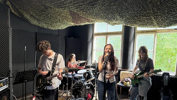 Die Band „Viridis“ in ihrem Probenraum im Straubinger Bandhaus. Die Band „Viridis“ in ihrem Probenraum im Straubinger Bandhaus.
