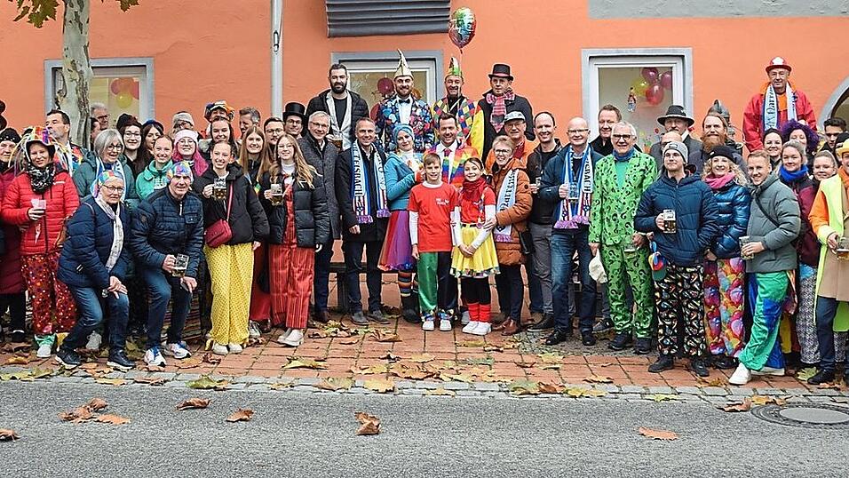 11. November um 11.11 Uhr: Die Narrenhochburg eröffnet ausgelassen die neue Faschingssaison. 11. November um 11.11 Uhr: Die Narrenhochburg eröffnet ausgelassen die neue Faschingssaison.