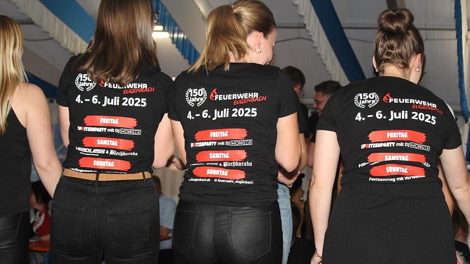 Zur Musik von Headless wurde ausgelassen gefeiert. Zur Musik von Headless wurde ausgelassen gefeiert.