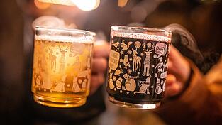 Auf Weihnachtsmärkten wird zwar viel Glühwein getrunken. Gegen die Kälte sind alkoholfreie Getränke jedoch besser geeignet. (Symbolbild) Auf Weihnachtsmärkten wird zwar viel Glühwein getrunken. Gegen die Kälte sind alkoholfreie Getränke jedoch besser geeignet. (Symbolbild)