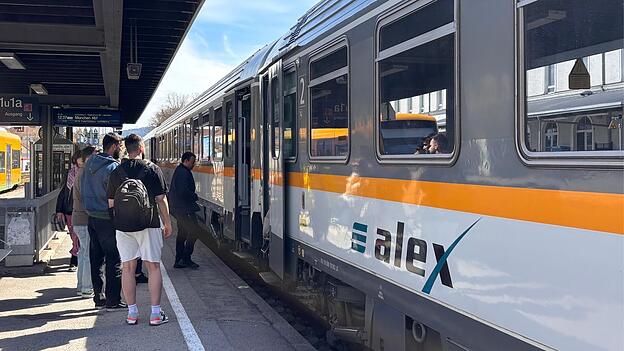 Der Alex läuft ab Dezember über die Länderbahn und den Anbieter Leo Express. Der Alex läuft ab Dezember über die Länderbahn und den Anbieter Leo Express.