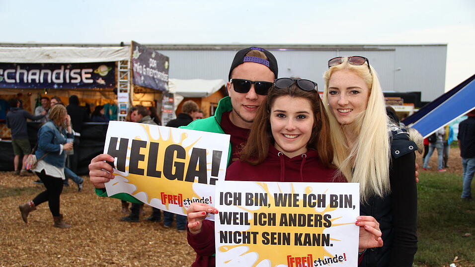 Die Besucher des Pfingst-Open-Airs in Salching sind schon in Feierlaune, aufgenommen von David Voltz am Freitag. Die Besucher des Pfingst-Open-Airs in Salching sind schon in Feierlaune, aufgenommen von David Voltz am Freitag.