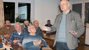 Bürgermeister Markus Ackermann heißt zur Aufklärungsversammlung willkommen und freut sich über den guten Besuch. Bürgermeister Markus Ackermann heißt zur Aufklärungsversammlung willkommen und freut sich über den guten Besuch.