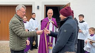 Vertreter der Landjugend erhielten den Schlüssel zu den neuen Räumlichkeiten. Vertreter der Landjugend erhielten den Schlüssel zu den neuen Räumlichkeiten.