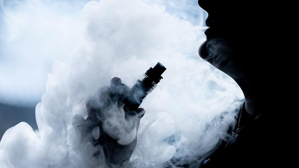 Die Flüssigkeiten können laut Polizei in E-Zigaretten konsumiert werden - und sind bei Jugendlichen beliebt. (Symbolbild) Die Flüssigkeiten können laut Polizei in E-Zigaretten konsumiert werden - und sind bei Jugendlichen beliebt. (Symbolbild)