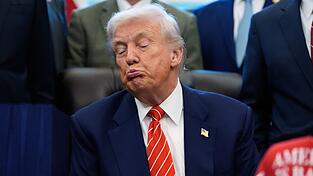 Trumps Unterschrift hat den Shutdown beendet, nicht aber den Streit ums Budget des Heimatschutzministeriums. Trumps Unterschrift hat den Shutdown beendet, nicht aber den Streit ums Budget des Heimatschutzministeriums.