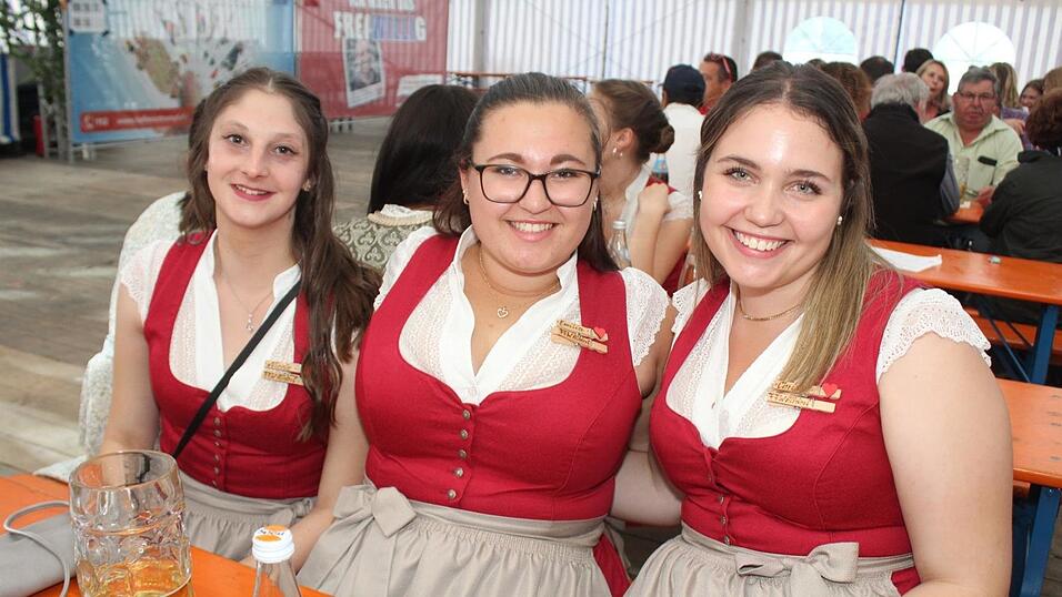 Zur Musik von Headless wurde ausgelassen gefeiert. Zur Musik von Headless wurde ausgelassen gefeiert.