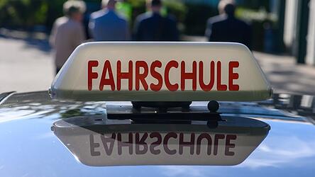 Der Weg zur Fahrerlaubnis soll günstiger und digitaler werden. Der Weg zur Fahrerlaubnis soll günstiger und digitaler werden.