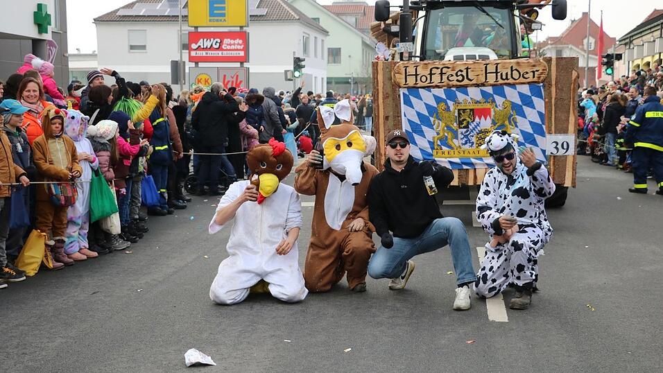 Beim Bogener Faschingsumzug war einiges geboten. Beim Bogener Faschingsumzug war einiges geboten.