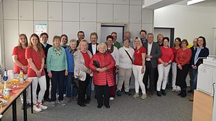 Was bei der Caritas Rötz Rang und Namen hat, war bei der Segnung der neuen Geschäftsräume vertreten. Was bei der Caritas Rötz Rang und Namen hat, war bei der Segnung der neuen Geschäftsräume vertreten.