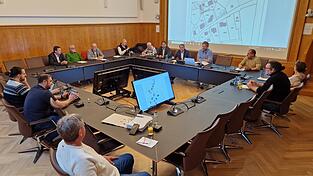 Der Bau- und Umweltausschuss tagte am Montagabend. Bei den Wortmeldungen zum Großprojekt in der „Ludwigshöhe“ wurde es sehr emotional. Der Bau- und Umweltausschuss tagte am Montagabend. Bei den Wortmeldungen zum Großprojekt in der „Ludwigshöhe“ wurde es sehr emotional.