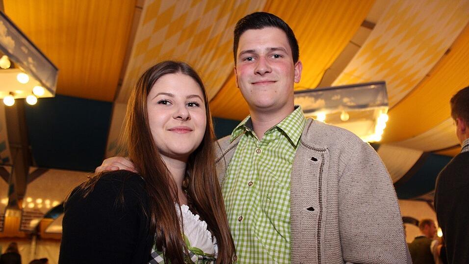 Die Frühjahrsdult 2017 in Landshut neigt sich dem Ende entgegen. Grund genug, noch einmal richtig in den Bierzelten zu feiern - abgerundet vom traditionellen Feuerwerk. Die Frühjahrsdult 2017 in Landshut neigt sich dem Ende entgegen. Grund genug, noch einmal richtig in den Bierzelten zu feiern - abgerundet vom traditionellen Feuerwerk.