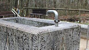 Das Armbecken am Heilbrünnl wird 2026 ersetzt und behindertengerecht gestaltet. Das Armbecken am Heilbrünnl wird 2026 ersetzt und behindertengerecht gestaltet.