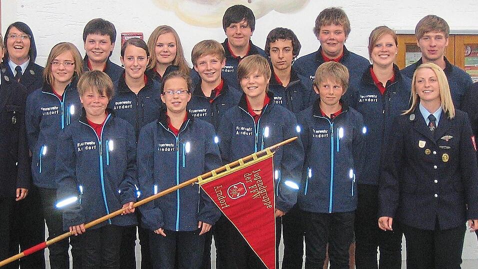 2011 feierte die Arndorfer Feuerwehrjugend ihr 30-jähriges Bestehen. 2011 feierte die Arndorfer Feuerwehrjugend ihr 30-jähriges Bestehen.