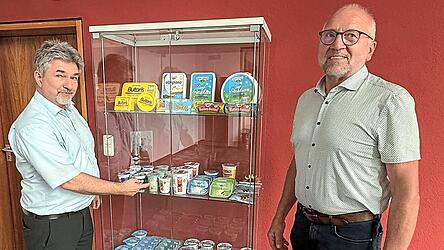 Geschäftsführer Stefan Bohle und Vorstandsvorsitzender Markus Götz vor typischen Bayernland-Produkten. Geschäftsführer Stefan Bohle und Vorstandsvorsitzender Markus Götz vor typischen Bayernland-Produkten.