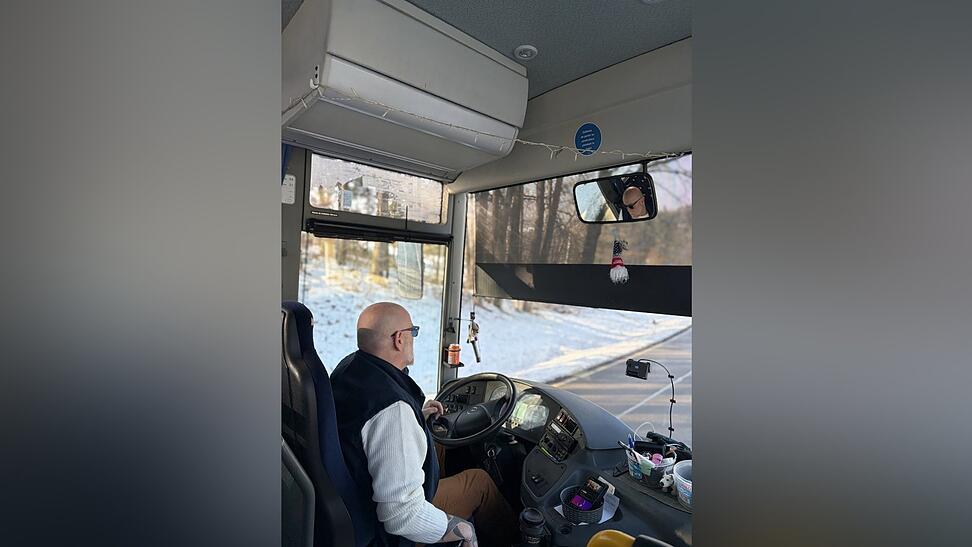 Trotz allen Späßen ist Markus Schmids oberste Priorität, „seine“ Kinder sicher nach Hause zu bringen. Trotz allen Späßen ist Markus Schmids oberste Priorität, „seine“ Kinder sicher nach Hause zu bringen.