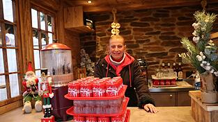 Am Stand von Susanne Eichel, „Susi´s Glühherzl“, wird der neue Glühwein „Roter Teufel“ ausgeschenkt. Am Stand von Susanne Eichel, „Susi´s Glühherzl“, wird der neue Glühwein „Roter Teufel“ ausgeschenkt.