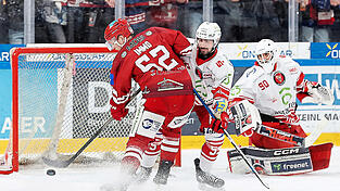 Und rein damit: Tor Immo (links) avancierte am Freitagabend zum Matchwinner. Der schwedische EVL-Stürmer war an der Vorbereitung des zweiten Treffers beteiligt und markierte - jeweils im Powerplay - das 3:2 sowie das 4:3 in der Verlängerung höchstselbst. Und rein damit: Tor Immo (links) avancierte am Freitagabend zum Matchwinner. Der schwedische EVL-Stürmer war an der Vorbereitung des zweiten Treffers beteiligt und markierte - jeweils im Powerplay - das 3:2 sowie das 4:3 in der Verlängerung höchstselbst.