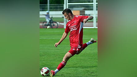 Jonas Leutner und der TSV Seebach stehen im Kellerduell beim FC Tegernheim auf dem Prüfstand, benötigen unbedingt drei Punkte. Jonas Leutner und der TSV Seebach stehen im Kellerduell beim FC Tegernheim auf dem Prüfstand, benötigen unbedingt drei Punkte.