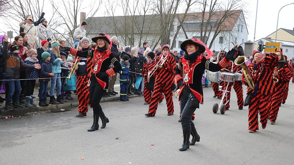 Beim Bogener Faschingsumzug war einiges geboten. Beim Bogener Faschingsumzug war einiges geboten.