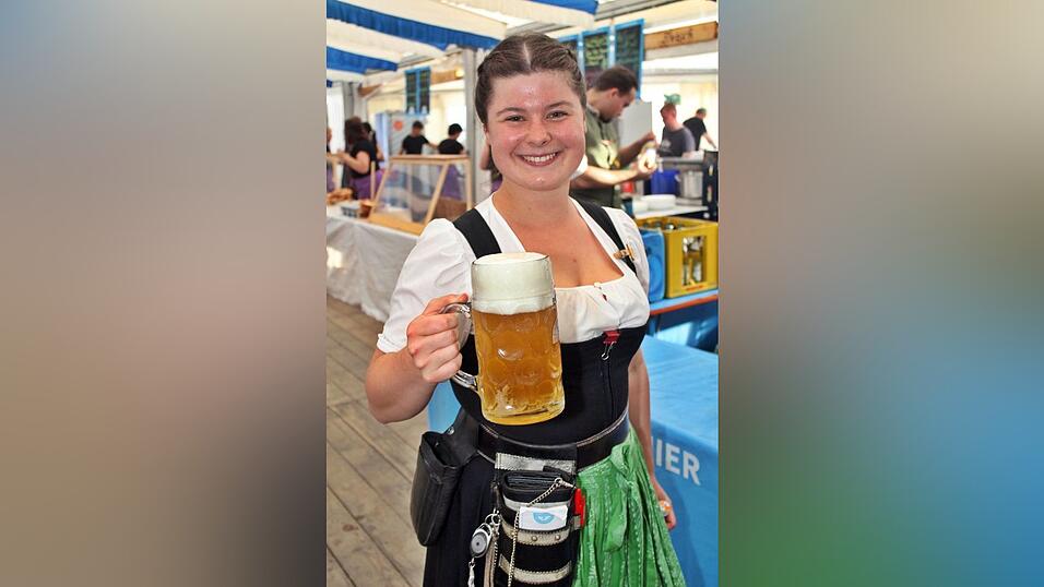 Zur Musik von Headless wurde ausgelassen gefeiert. Zur Musik von Headless wurde ausgelassen gefeiert.