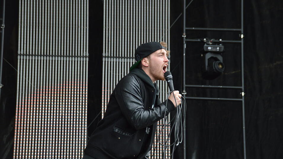 Das war am zweiten Tag des Pfings-Open-Airs in Salching auf dem Festivalgelände los. (Fotos: Florian Wende) Das war am zweiten Tag des Pfings-Open-Airs in Salching auf dem Festivalgelände los. (Fotos: Florian Wende)