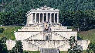 Die imposante Ruhmeshalle Walhalla befindet sich in Donaustauf bei Regensburg. (Archivbild) Die imposante Ruhmeshalle Walhalla befindet sich in Donaustauf bei Regensburg. (Archivbild)