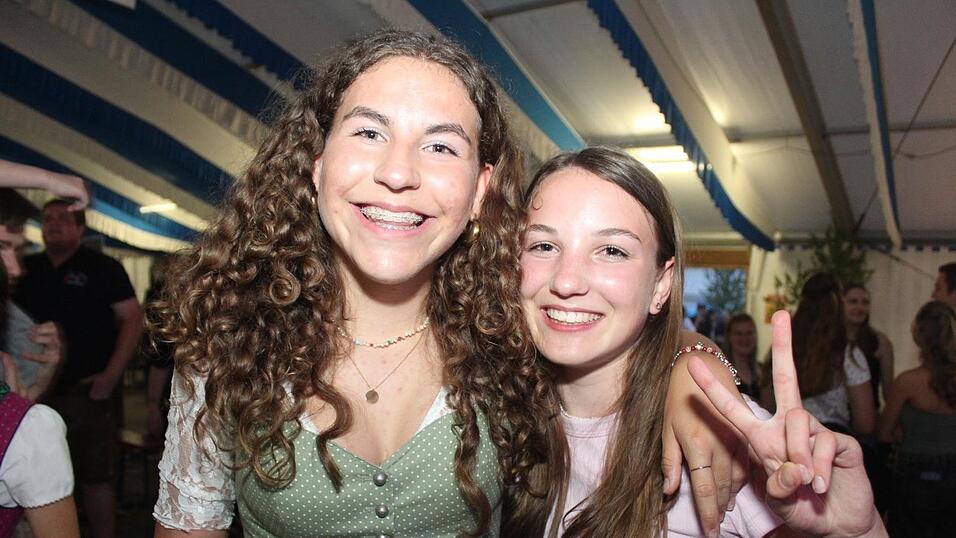 Zur Musik von Headless wurde ausgelassen gefeiert. Zur Musik von Headless wurde ausgelassen gefeiert.