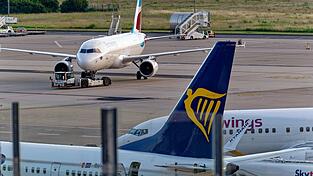 Eurowings und Ryanair bieten Direktflüge von deutschen Flughäfen an. Eurowings und Ryanair bieten Direktflüge von deutschen Flughäfen an.