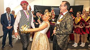 Den VG-Bürgermeistern ging es an die Krawatten. Den VG-Bürgermeistern ging es an die Krawatten.