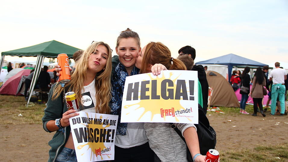 Die Besucher des Pfingst-Open-Airs in Salching sind schon in Feierlaune, aufgenommen von David Voltz am Freitag. Die Besucher des Pfingst-Open-Airs in Salching sind schon in Feierlaune, aufgenommen von David Voltz am Freitag.