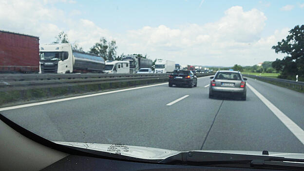 Weiterhin gilt der Appell, nicht zwingend notwendige Fahrten zu unterlassen. Weiterhin gilt der Appell, nicht zwingend notwendige Fahrten zu unterlassen.