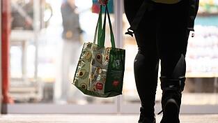 Einkommensschwache Haushalte geben besonders viel für Wohnen und Lebensmittel aus. Einkommensschwache Haushalte geben besonders viel für Wohnen und Lebensmittel aus.