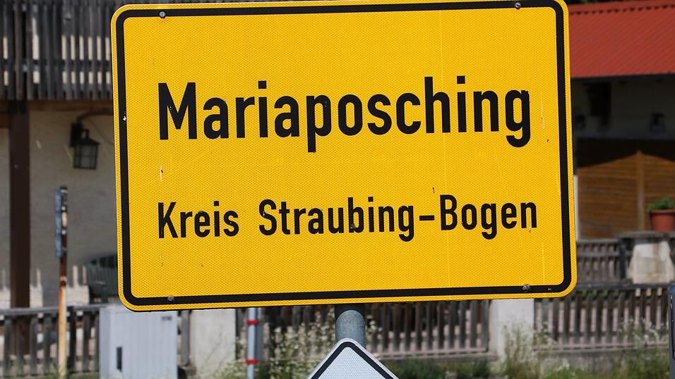 Der Mariaposchinger Gemeinderat hat in der letzten Sitzung längere Zeit zum Anbau an das Grundschulgebäude mit Neubau eines Kindergartens beraten. Der Mariaposchinger Gemeinderat hat in der letzten Sitzung längere Zeit zum Anbau an das Grundschulgebäude mit Neubau eines Kindergartens beraten.
