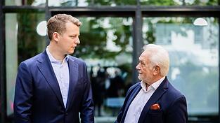 Wolfgang Kubicki und Henning Höne kandidieren gegeneinander für den FDP-Parteivorsitz Wolfgang Kubicki und Henning Höne kandidieren gegeneinander für den FDP-Parteivorsitz