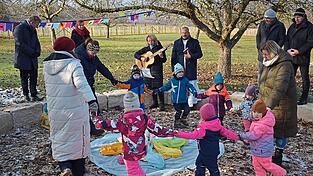Gemeinsam mit den Kindern wurde Eröffnung gefeiert. Gemeinsam mit den Kindern wurde Eröffnung gefeiert.
