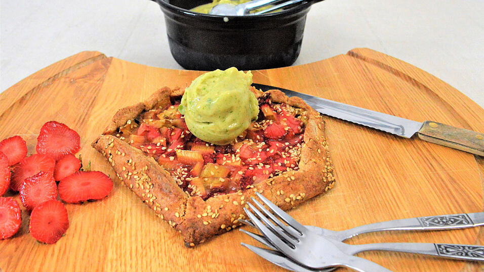 Als Dessert knusprige Galettes mit frischer Nice Cream. Als Dessert knusprige Galettes mit frischer Nice Cream.