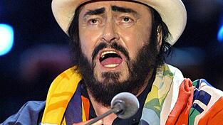 Der echte Luciano Pavarotti - 2003 bei einem «Wetten, dass..?»-Auftritt. (Archivbild) Der echte Luciano Pavarotti - 2003 bei einem «Wetten, dass..?»-Auftritt. (Archivbild)