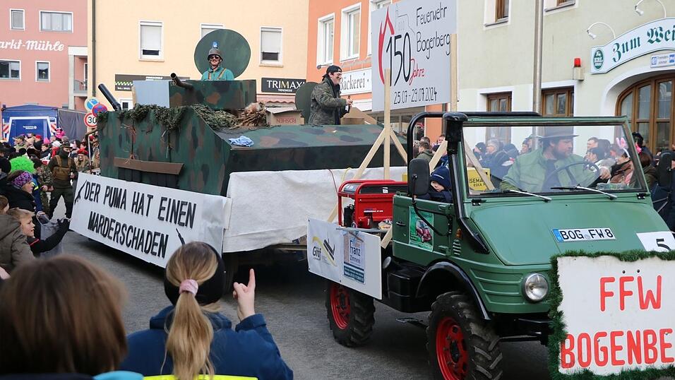 Beim Bogener Faschingsumzug war einiges geboten. Beim Bogener Faschingsumzug war einiges geboten.