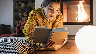 In der kalten Zeit kann man viele neue Bücher lesen. In der kalten Zeit kann man viele neue Bücher lesen.