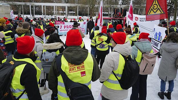 Die Gewerkschaft Verdi hat am kommenden Dienstag zu einem bundesweiten Warnstreik aufgerufen. (Symbolfoto) Die Gewerkschaft Verdi hat am kommenden Dienstag zu einem bundesweiten Warnstreik aufgerufen. (Symbolfoto)