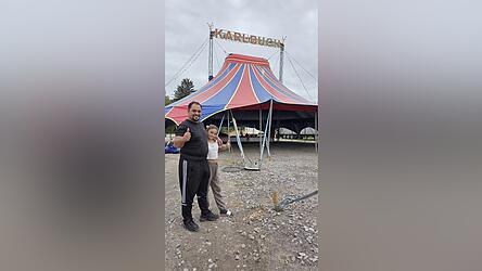 Karl Buch mit Tochter Leticia. Bei der Luftakrobatik beweist die 13-Jährige in der Manege ihr Können. Karl Buch mit Tochter Leticia. Bei der Luftakrobatik beweist die 13-Jährige in der Manege ihr Können.