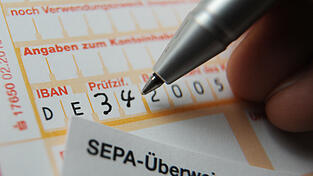 Bei der neuen Betrugsmasche manipulieren Kriminelle die Bankverbindung. Bei der neuen Betrugsmasche manipulieren Kriminelle die Bankverbindung.