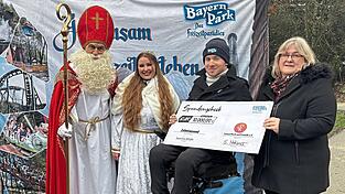 Silke Holzner überreicht den Spendenscheck in Höhe von 10.000 Euro. Silke Holzner überreicht den Spendenscheck in Höhe von 10.000 Euro.