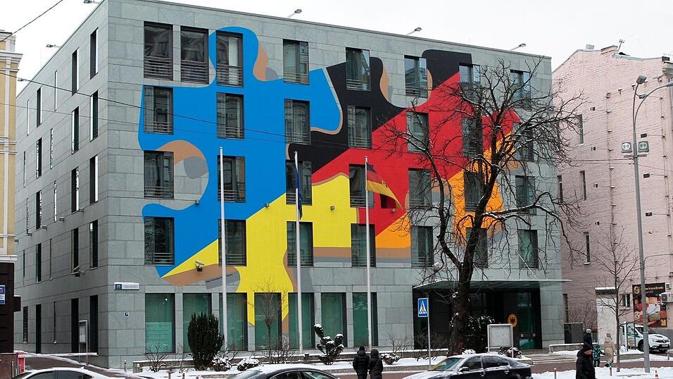 Eine Außenansicht der deutschen Botschaft in Kiew. Eine Außenansicht der deutschen Botschaft in Kiew.