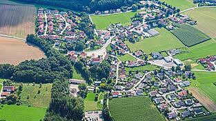 Die Gemeinde Kröning mit ihrem größten Ortsteil Kirchberg von oben. Nach 18 Jahren wird es nun einen neuen Bürgermeister geben. Die Gemeinde Kröning mit ihrem größten Ortsteil Kirchberg von oben. Nach 18 Jahren wird es nun einen neuen Bürgermeister geben.