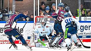 Schlussmann Florian Bugl traf am Sonntag beim 0:4 in Iserlohn noch die wenigste Schuld. Zu schwer machten ihm seine Vorderleute um Skyler McKenzie den Job zwischen den Pfosten. Schlussmann Florian Bugl traf am Sonntag beim 0:4 in Iserlohn noch die wenigste Schuld. Zu schwer machten ihm seine Vorderleute um Skyler McKenzie den Job zwischen den Pfosten.
